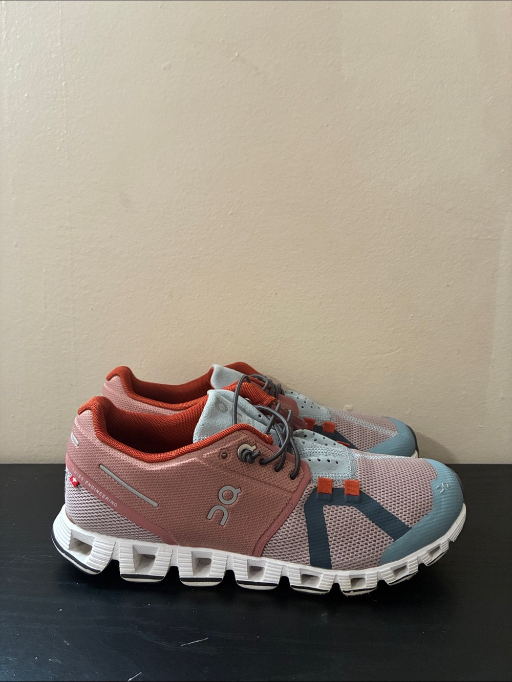 On Cloud 70/30 running shoes women’s size 6 color way
